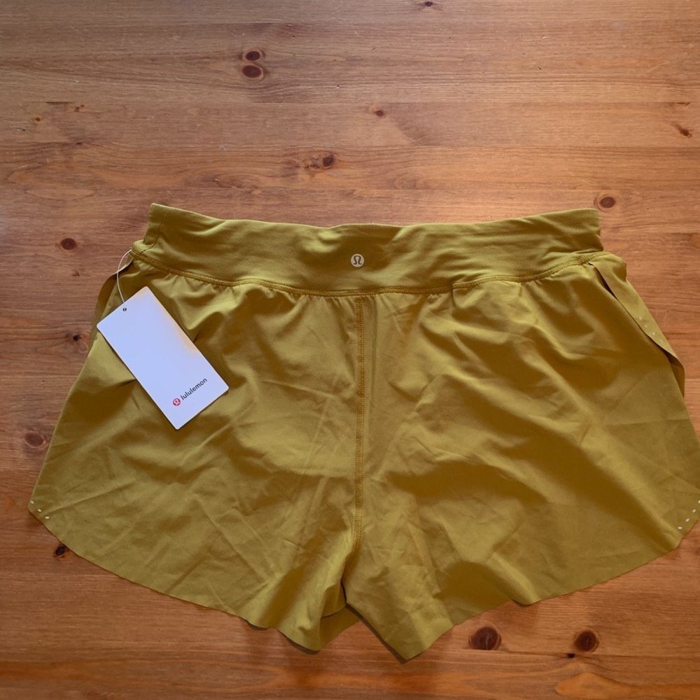 Lululemon NWT Find your Pace HR Short 3"